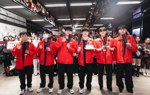 开云-Faker在切尔西比赛中险胜，比赛局势复杂引发热议！赛场气氛高涨的简单介绍