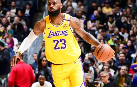 开云体育- 詹姆斯复出首战 